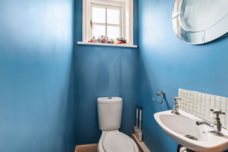 Lavatory- click for photo gallery